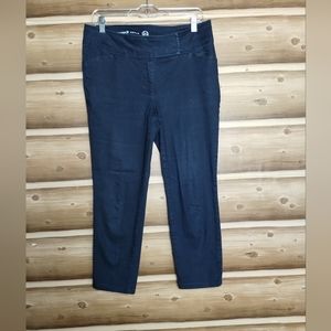 Signature petite signature Fit anckle women jeans size 10